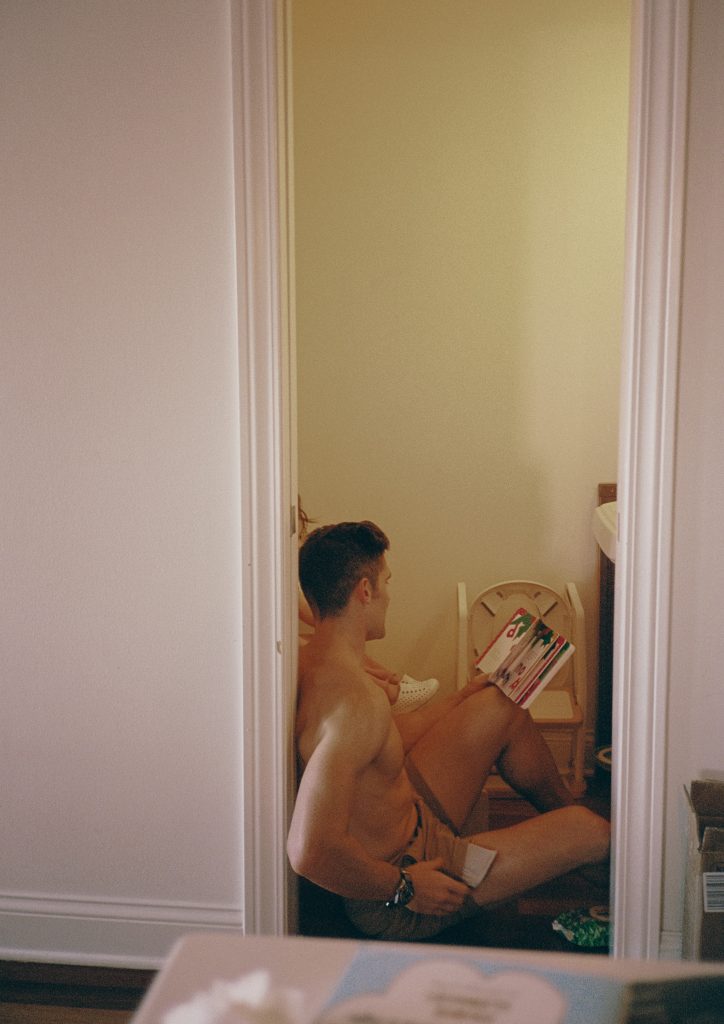 How to potty train a toddler girl How to potty train a toddler girl: image of dad reading to little girl while potty training